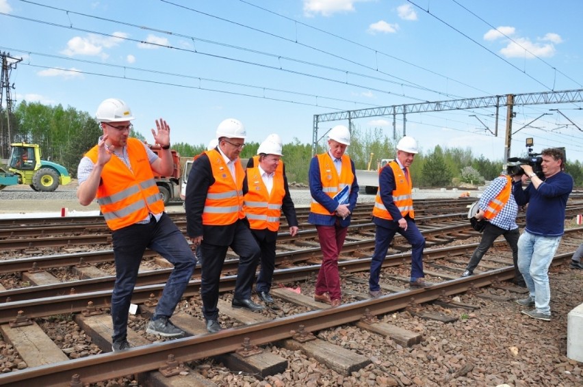 Pociągami przez Łódzkie 250 km na godzinę. Minister infrastruktury w Idzikowicach podpisał nowelizację rozporządzenia (FOTO)