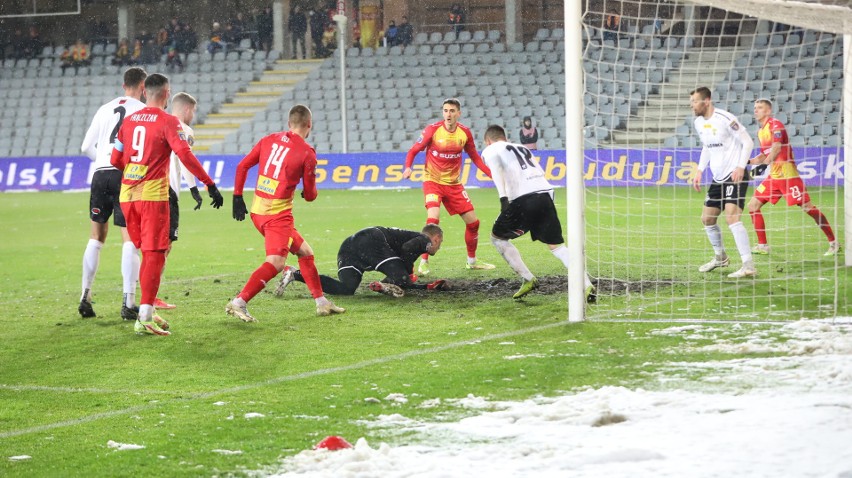 Korona Kielce przegrała z Górnikiem Łęczna i pożegnała się z Fortuna Pucharem Polski. Na meczu był trener Leszek Ojrzyński [ZDJĘCIA]