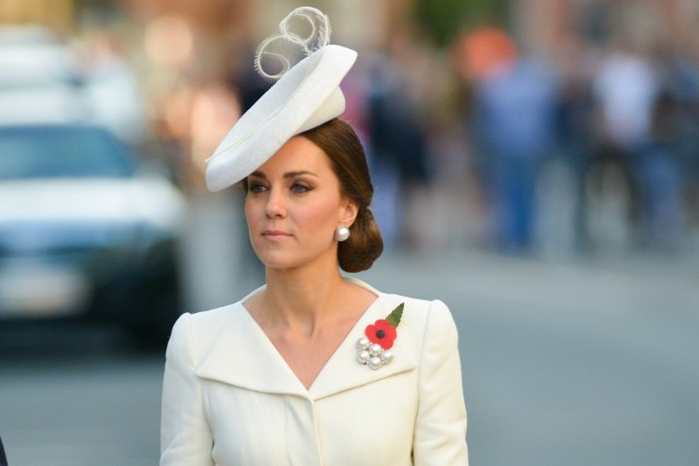 Zainspiruj się stylem ubierania Kate Middleton. Jej kreacje możesz nosić na co dzień i od święta.