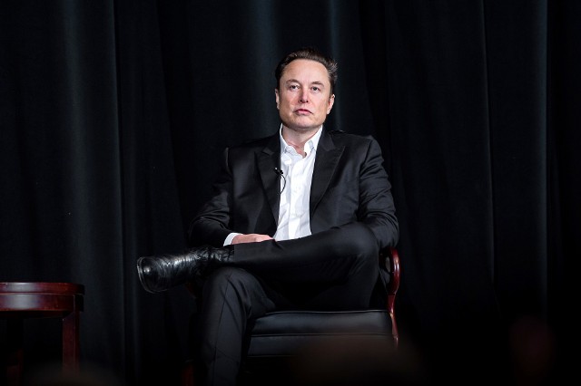 Elon Musk chce zapłacić za Twittera 44 mld dolarów.