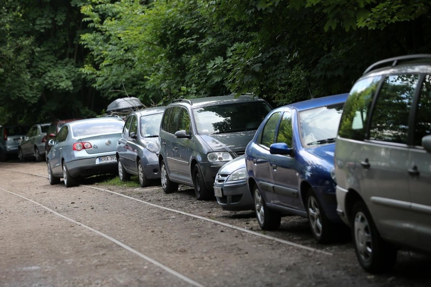 Kraków. Gdzie powstaną parkingi dzielnicowe? Radni wybierają lokalizacje