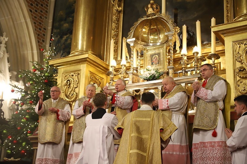 Modlitwa za Benedykta XVI na Wawelu. "Byśmy choć trochę mieli udziału w jego finezyjnej, głębokiej i pięknej wierze"