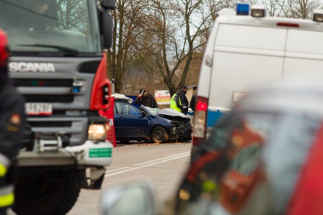 Śmiertelny wypadek w Fastach. Czołowe zderzenie toyoty ze scanią