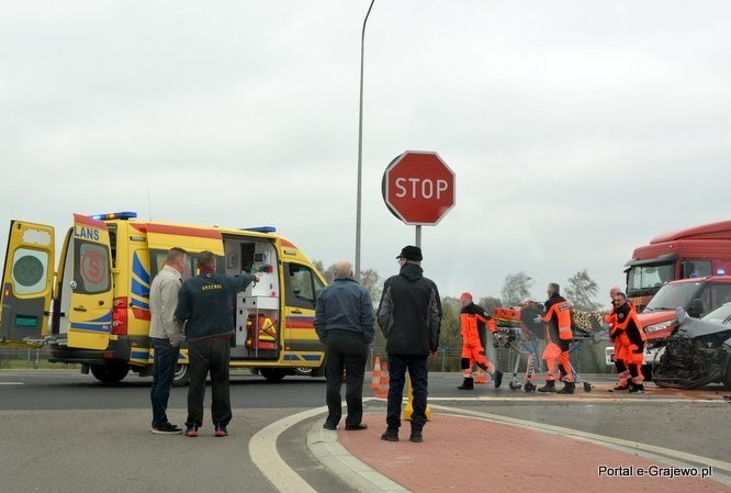 Wypadek na obwodnicy Szczuczyna. Honda zderzyła się z Audi