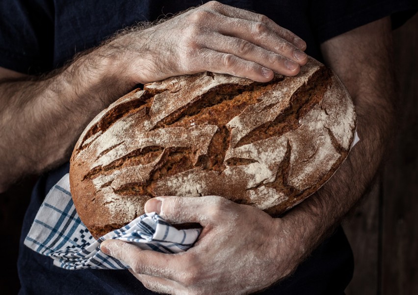 Jak zrobić chleb w domu? To wcale nie trudne – choć apetyt...