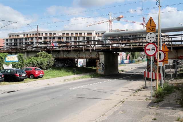 Według Zarządu Dróg i Transportu Miejskiego, autobusy jadące na Kępę Parnicką nie mają kłopotów z przejazdem pod wiaduktem.