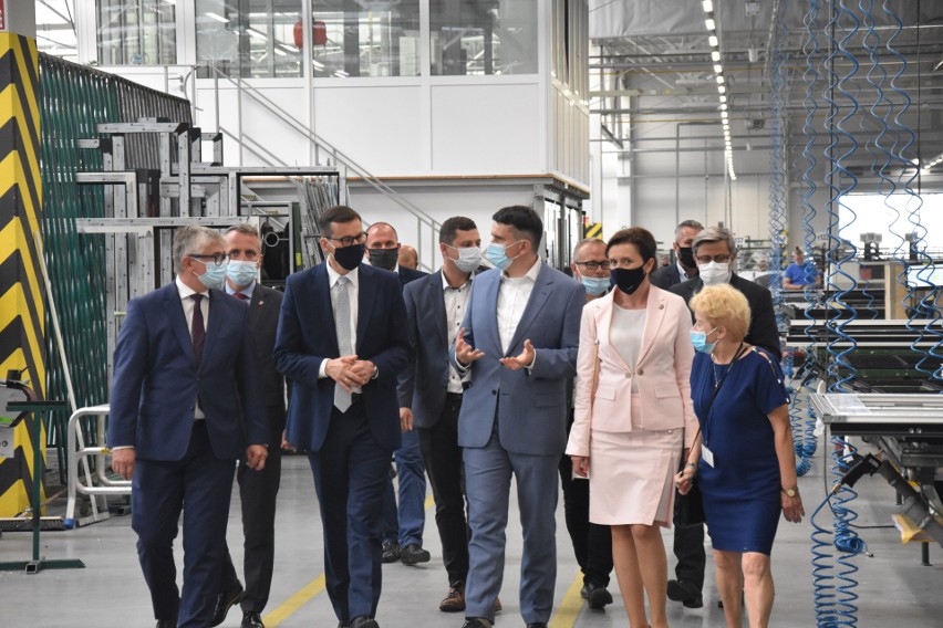 Mateusz Morawiecki w Kornicach k. Raciborza. Premier odwiedził firmę Eko-Okna. "Chcemy być partnerem dla przedsiębiorców"