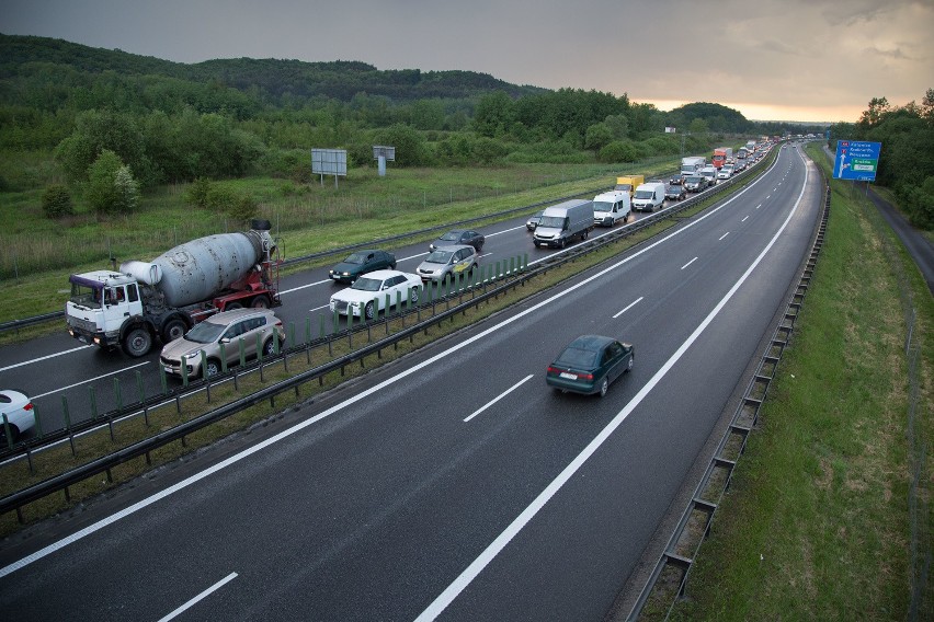 Gigantyczne korki na autostradowej obwodnicy Krakowa [NOWE ZDJĘCIA]