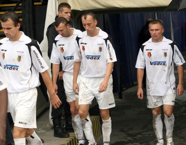 Piłkarze pierwszoligowej Stali Stalowa Wola (od lewej: Krystian Lebioda, Daniel Treściński, Piotr Szymiczek, Krzysztof Trela) w czwartek zakończą treningi.