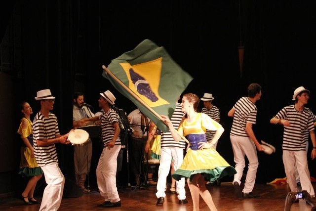 Brazyliczycy tańczą w południowych rytmach