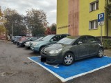 Po naszej interwencji: Miejsce parkingowe dla niepełnosprawnych przy ul. Wieniawskiego w Koszalinie poprawione 
