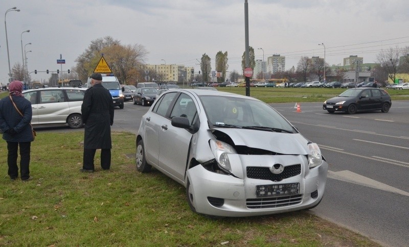 Wypadek na rondzie Sybiraków! Są ranni [zdjęcia]