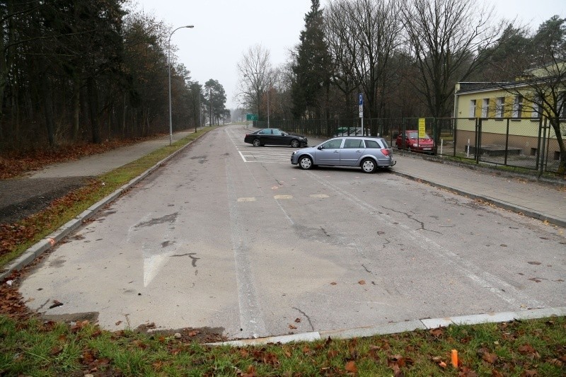 Ul. Kawaleryjska. Parking z problemami. Nie można z niego wyjechać (zdjęcia)