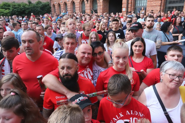 Widzew chce zapewniać swym kibicom jak najwyższą jakość transmisji, z tego też powodu od najbliższego spotkania z Bytovią zmienią się ceny dostępu do transmisjiCZYTAJ DALEJ NA NASTĘPNYM SLAJDZIE