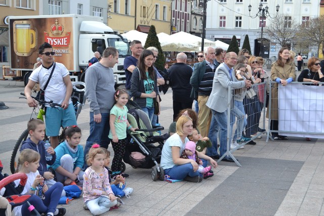 Rynek w Rybniku stał się sceną dla aktorów
