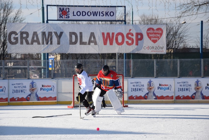 Mecz hokeja na lodowisku przy ul. Katowickiej w Chorzowie -...