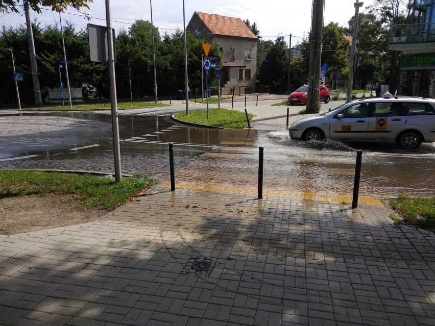 Wrocław: Ulica Ołtaszyńska pod wodą. Co się dzieje? (ZDJĘCIA)