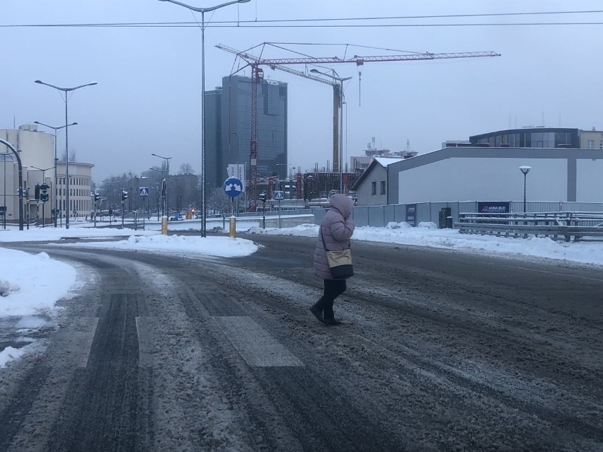 Odśnieżanie ulic w Łodzi leży. Wbrew zapewnieniom władz...