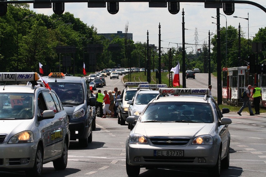 Protest taksówkarzy w Łodzi [ZDJĘCIA, WIDEO]