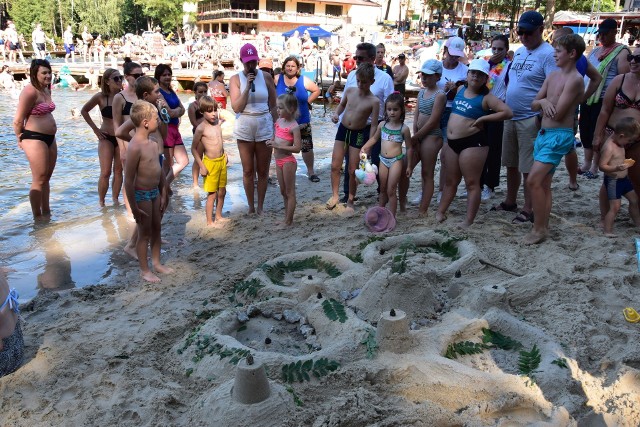 Uczestnicy zabawy wykazali się pomysłowością i talentem. Zobaczcie niezwykłe budowle z piasku na plaży w Golejowie.