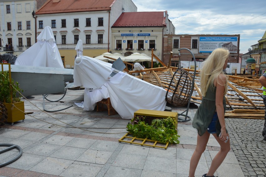 Gwałtowna burza w Tarnowie, ranni i spore zniszczenia [ZDJĘCIA INTERNAUTÓW]