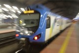 Koleje Śląskie: W pociągach informacje o rozkładzie jazdy z dwumiesięcznym opóźnieniem 