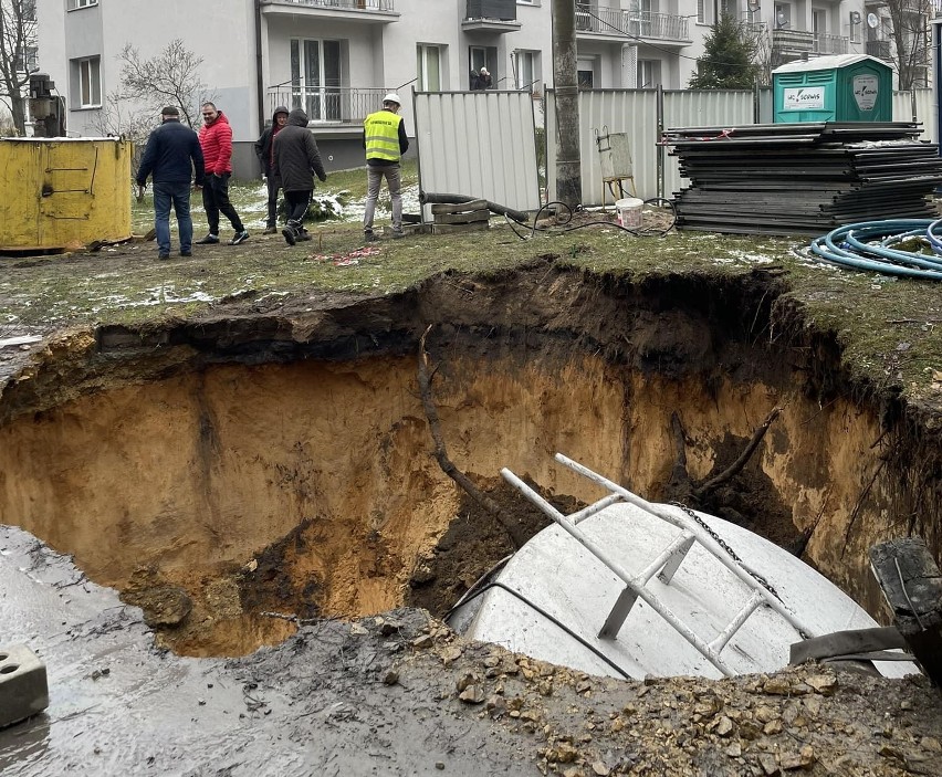 Nowe zapadlisko w Trzebini pochłonęło silos z mieszanką do...