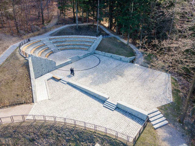 Zmodernizowany amfiteatr w Lipniku został oddany do użytku. Zobacz kolejne zdjęcia. Przesuwaj zdjęcia w prawo - naciśnij strzałkę lub przycisk NASTĘPNE