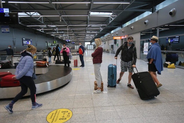 W pierwszym kwartale 2021 roku, ponad 13 tys pasażerów wylatujących w Polski ucierpiało wskutek długich opóźnień i odwołań lotów.