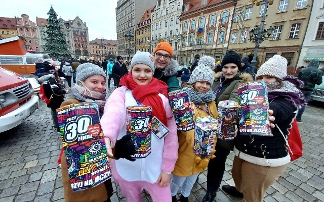 Po rocznej przerwie dzisiejszy 30. finał Wielkiej Orkiestry Świątecznej Pomocy powrócił na wrocławski Rynek. Dochód ze zbiórki przeznaczony jest na podniesienie standardów diagnostyki i leczenia wzroku u dzieci.