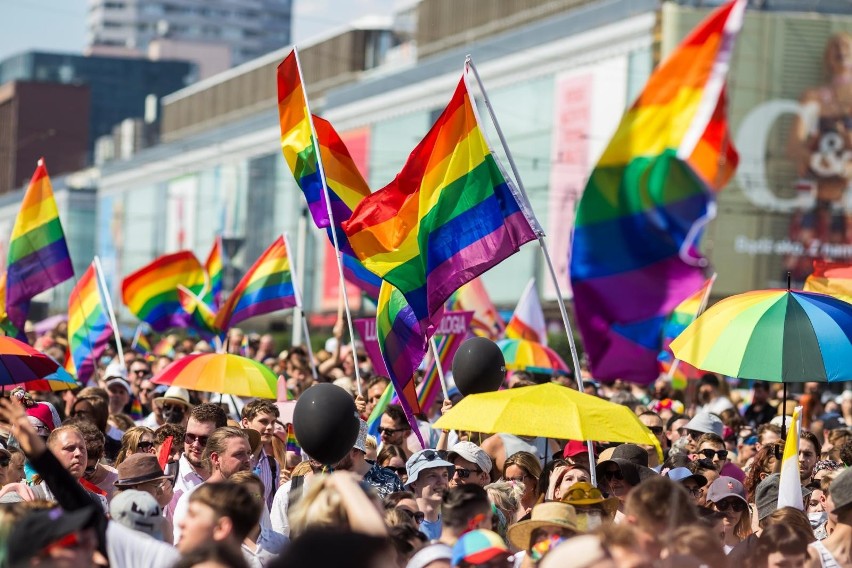 19.06.2021 warszawa ulica marszalkowska parada rownosci 2021...