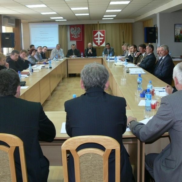 Jędrzejowska Rada Miejska podczas sesji.