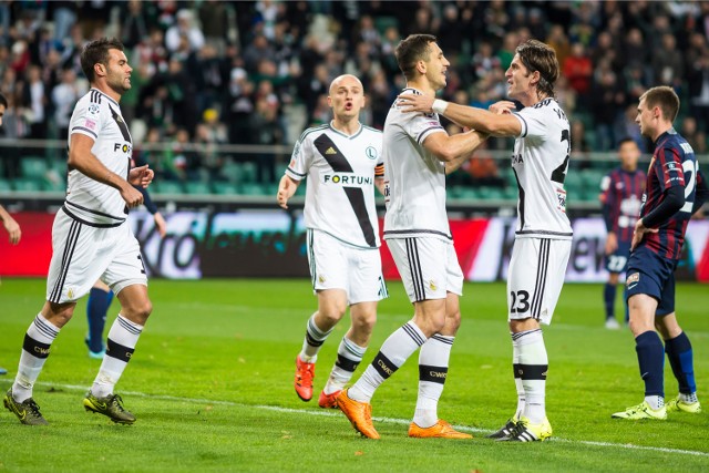 08.11.2015 warszawa ulica lazienkowska 3 stadion miejski imienia jozefa pilsudskiego mecz 15 kolejka ekstraklasa legia warszawa pogon szczecin pilka nozna nz nemanja nikolic tomasz jodlowiec stojan vranjesfot. szymon starnawski / polska press