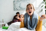 Inhalacja domowa pomaga w infekcji dróg oddechowych. Jak inhalować się w domu? Domowe sposoby na kaszel i przeziębienie 29.11.2020
