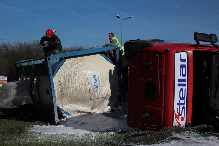 Wypadek ciężarówki z cysterną w Chełmie