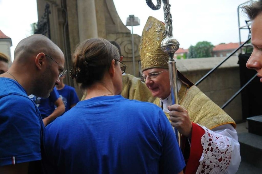 Pielgrzymi wyruszyli w drogę na Jasną Górę [ZDJĘCIA]