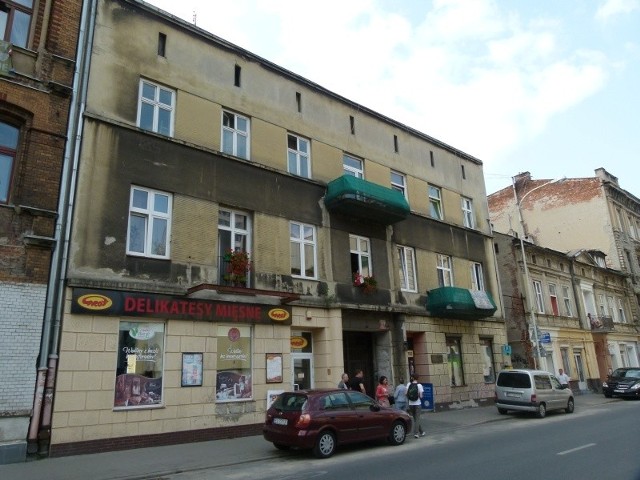 Kamienica przy ul. Sienkiewicza 27 jest w samym centrum miasta.