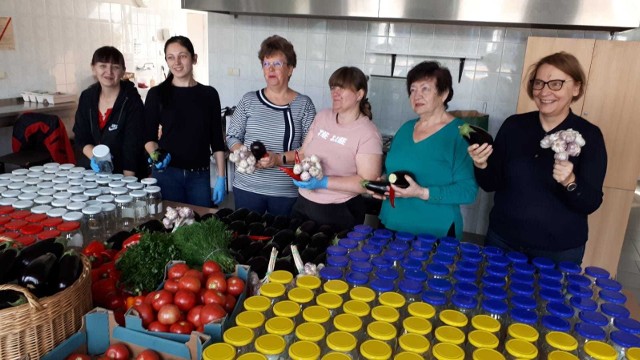 Warsztaty kulinarne "Pomocne Kiszonki" zorganizowano, żeby zbierać fundusze na leczenie dwuletniego chłopca