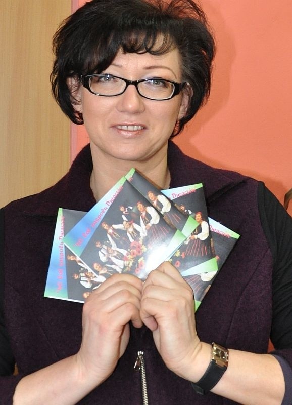 Dyrektor domu kultury Katarzyna Sorn zaprasza na jubileusz 40 lecia zespołu Duraczów i przegląd rękodzieła. Płyta jubilatów już została nagrana.
