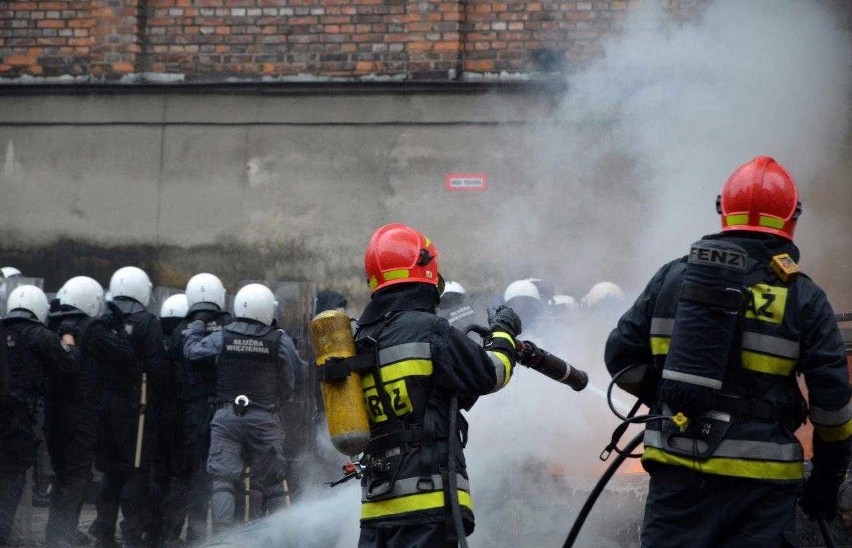 Ćwiczenia antyterrorystyczne w ZK Cieszyn