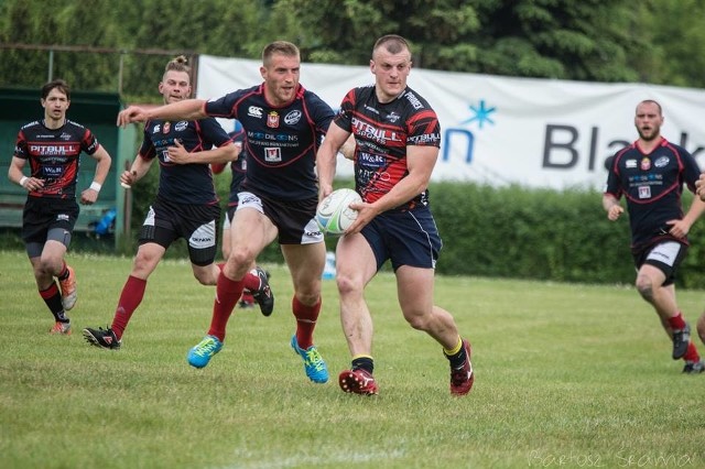 Rugbyści Posnanii w "7" są jedną z najlepszych drużyn w kraju. W "15" też byli kiedyś medalistami mistrzostw Polski, ale nawiązanie do chlubnych tradycji w polskich realiach to droga wyboista, a nie usłana różami...