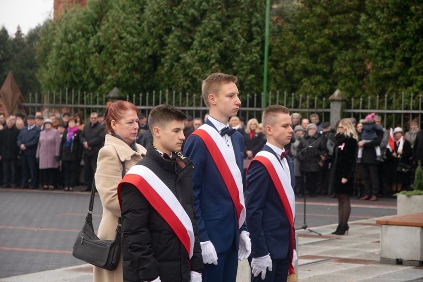Narodowe Święto Niepodległości w Sokołach. Mieszkańcy i włodarze miasta wspólnie odśpiewali hymn (ZDJĘCIA)