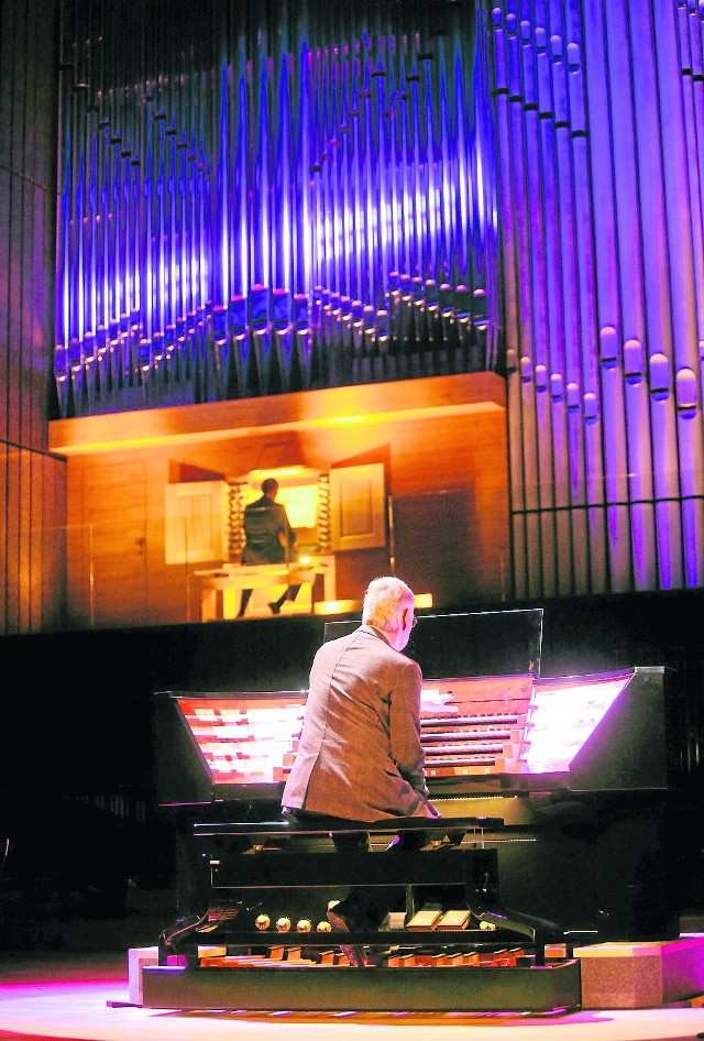 Zwieńczeniem obchodów będzie recital na dwa organy. Zagrają: Lodger Lohmann (na zdjęciu bliżej) i Krzysztof Urbaniak