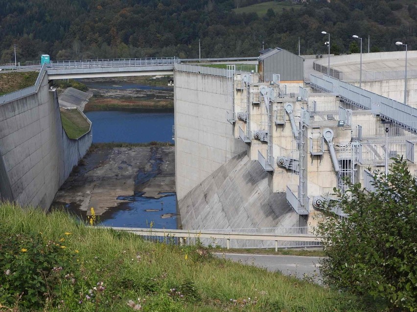 Na dokończenie inwestycji brakuje 73 mln zł.Na zdjęciach,...