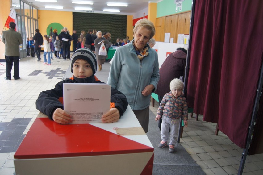 Głosowanie w lokalu wyborczym przy ul. Gumniskiej