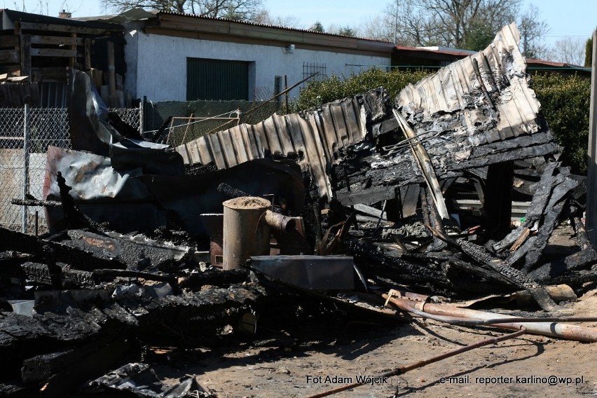 Spłonęły dwa garaże w gminie Dygowo [zdjęcia]