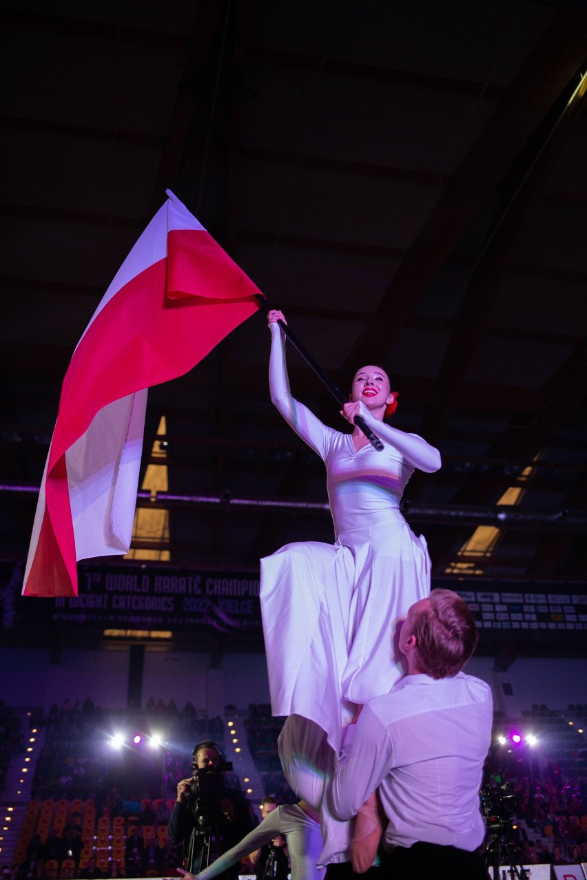 Mistrzostwa Świata Karate 2022 w Kielcach rozpoczęte. Widowisko na otwarcie, kielecka młodzież prowadziła kadry z 40 krajów 