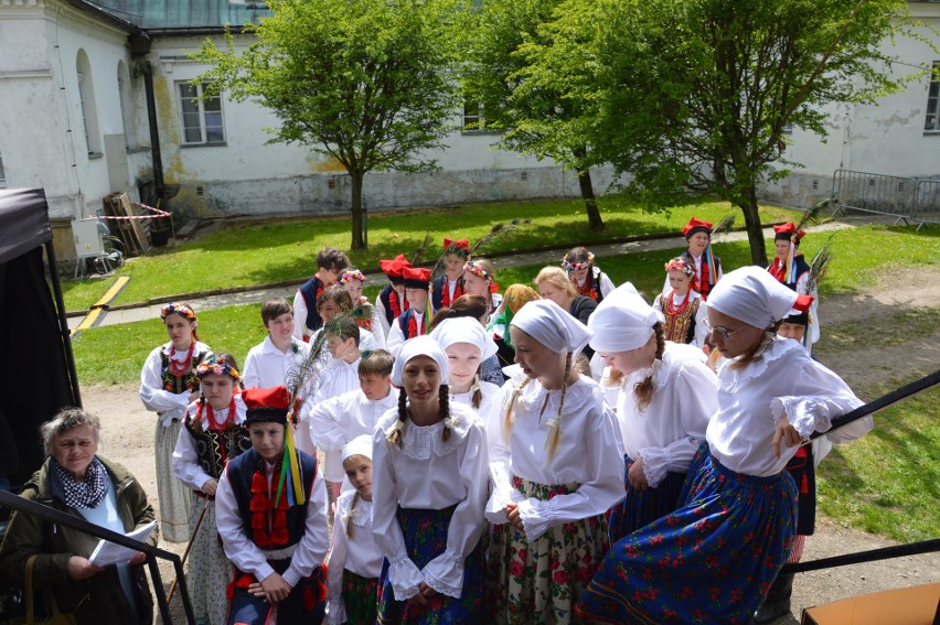 Patronce Przeglądu Folklorystycznego w Mogilanach serce by się radowało 