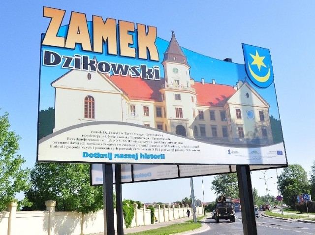 U zbiegu ulic Sikorskiego i Sandomierskiej w Tarnobrzegu zainstalowano reklamę Zamku Dzikowskiego.