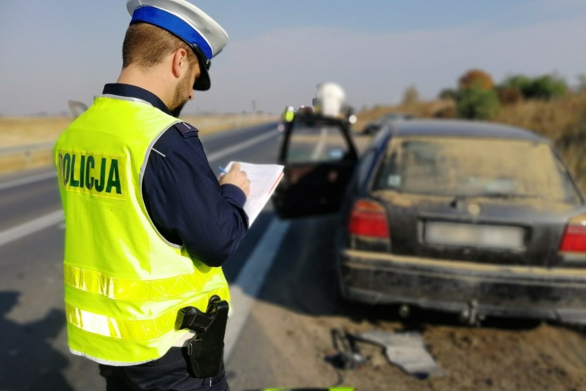 Autobus czołowo zderzył się z samochodem ciężarowym...